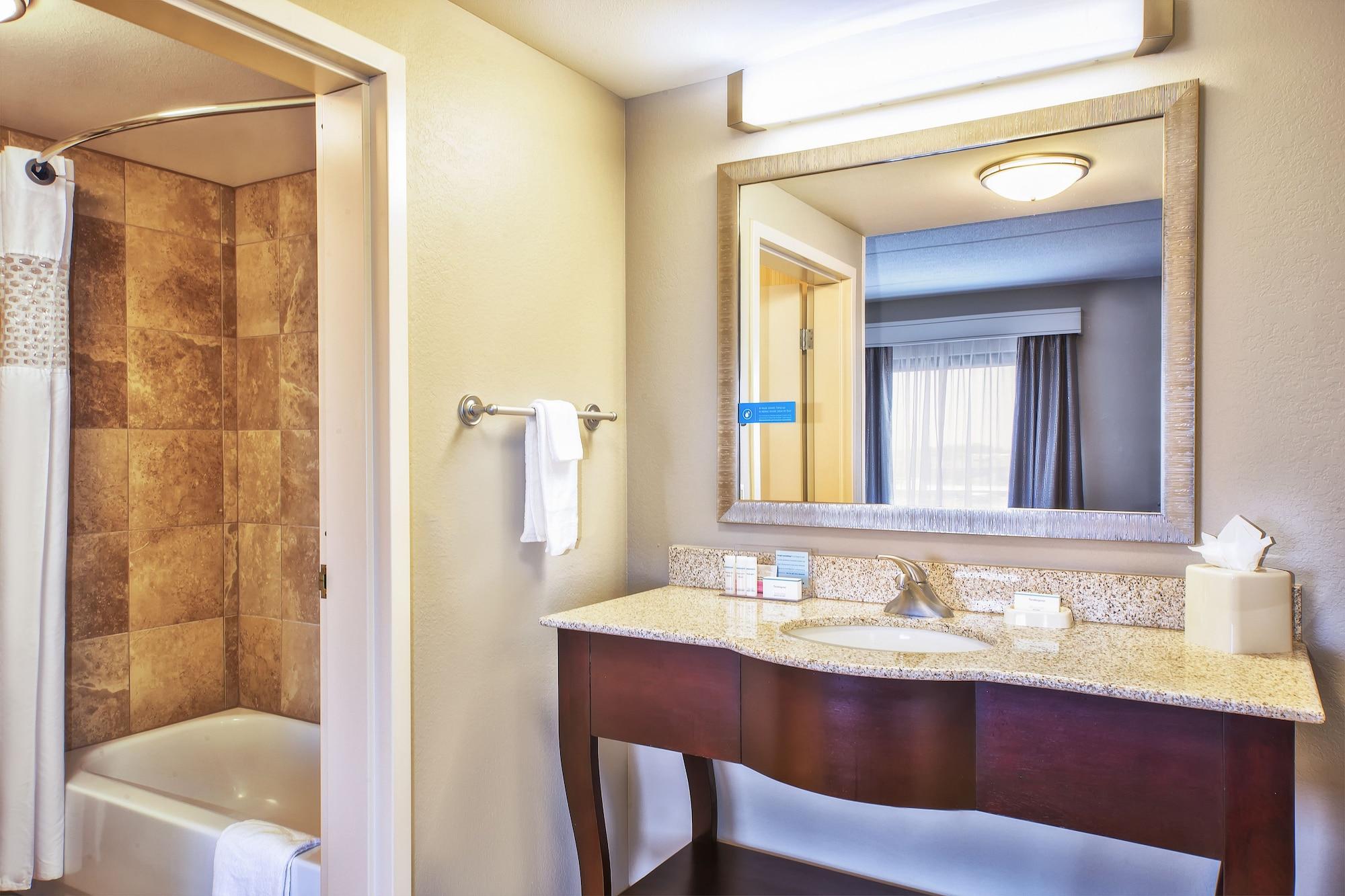 Hampton Inn & Suites Madison - West Экстерьер фото