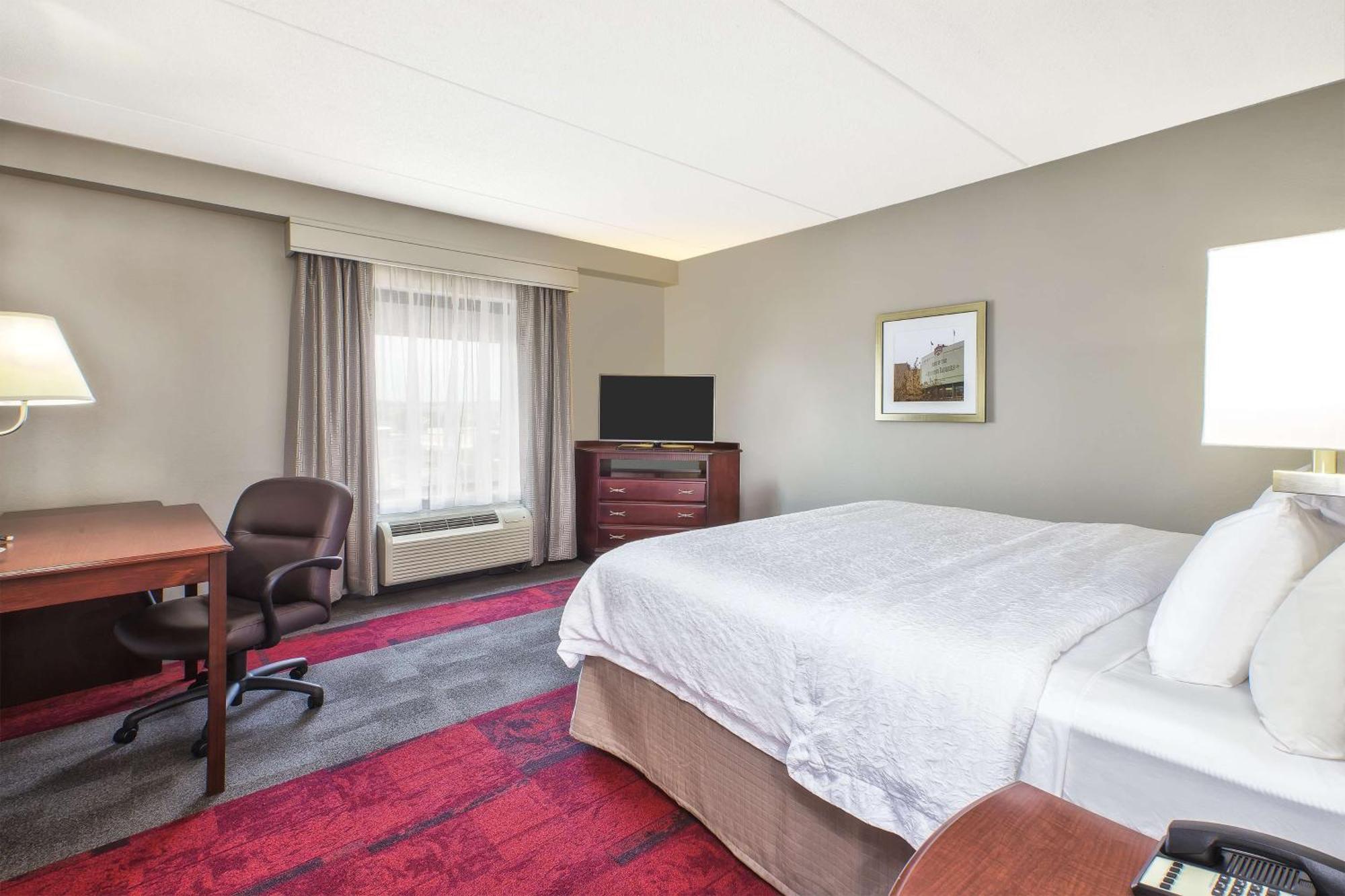 Hampton Inn & Suites Madison - West Экстерьер фото