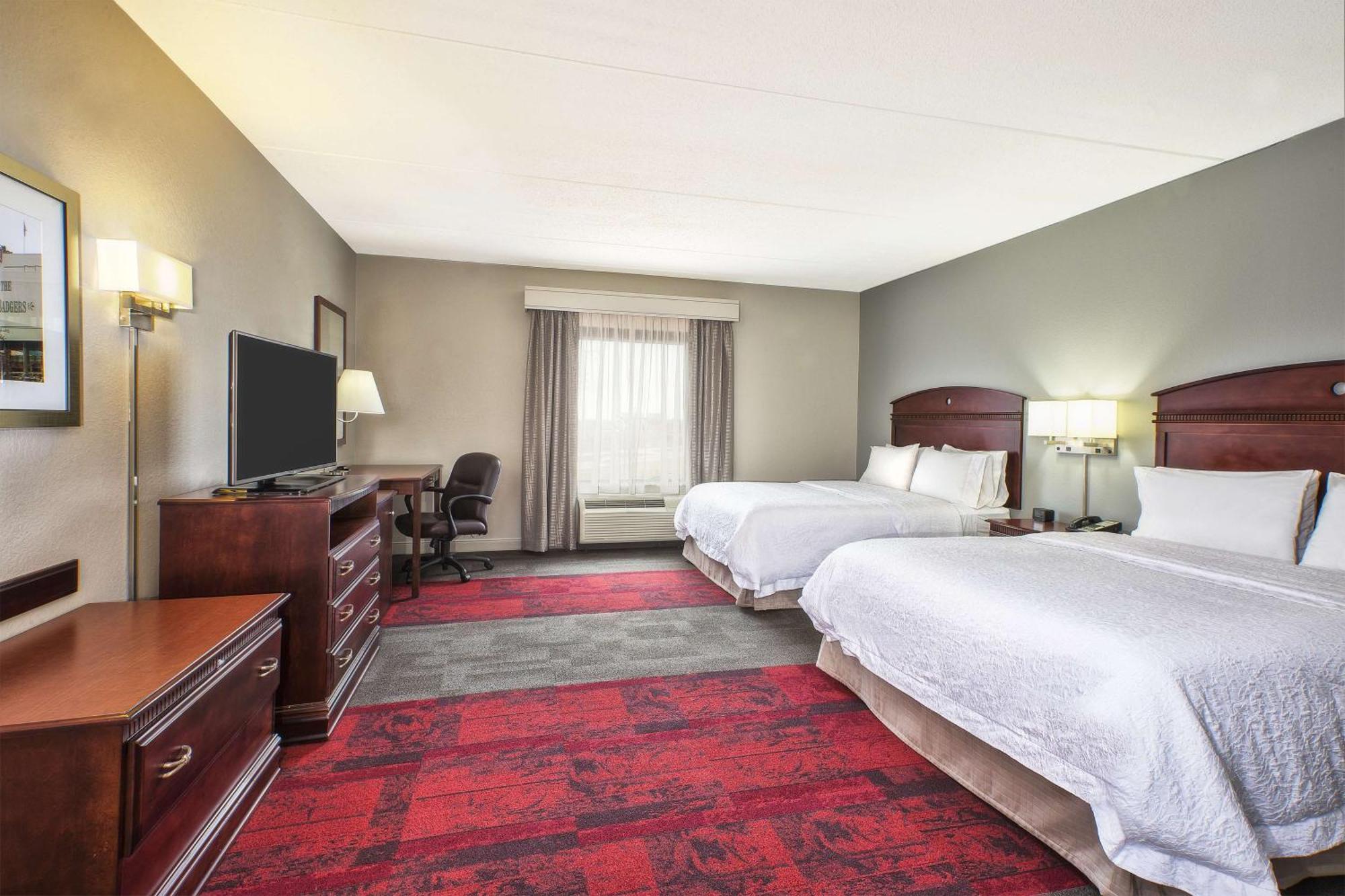 Hampton Inn & Suites Madison - West Экстерьер фото